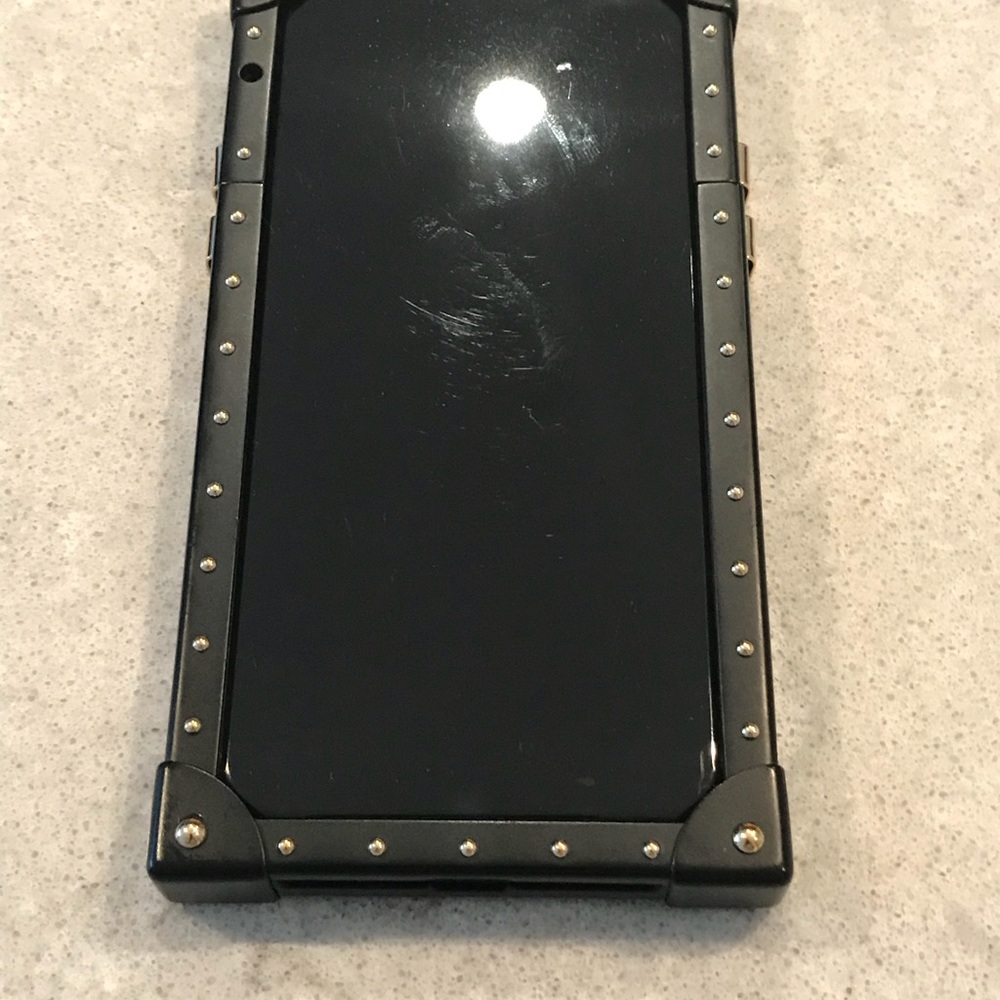 Authentic Louis Vuitton iPhone 7 case. - Picture 6 of 8